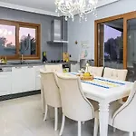 Private In The Forest With Pool And Jacuzzi Villa