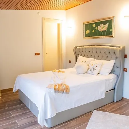 Private In The Forest With Pool And Jacuzzi Villa Urla