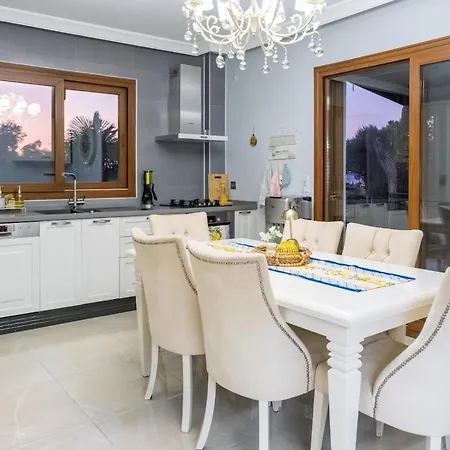 Private In The Forest With Pool And Jacuzzi Villa