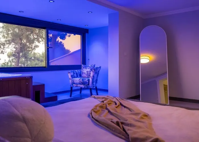 Private In The Forest With Pool And Jacuzzi Villa