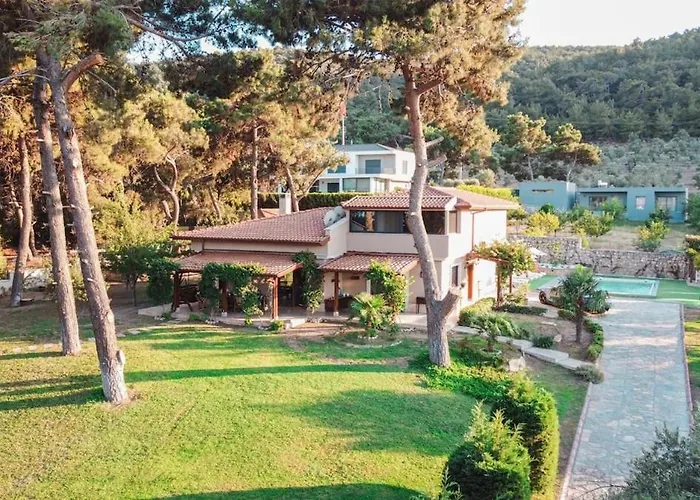 Private In The Forest With Pool And Jacuzzi Villa