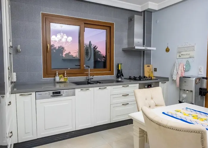 Private In The Forest With Pool And Jacuzzi Villa *