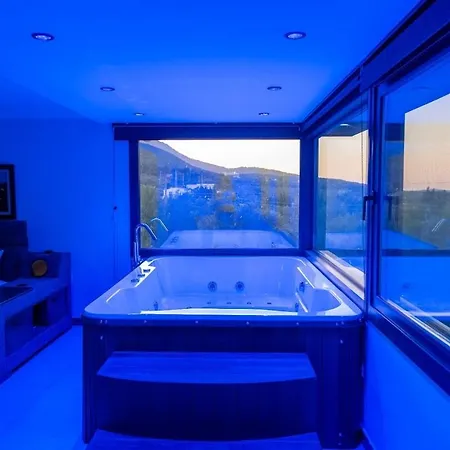 Private In The Forest With Pool And Jacuzzi * 乌尔拉