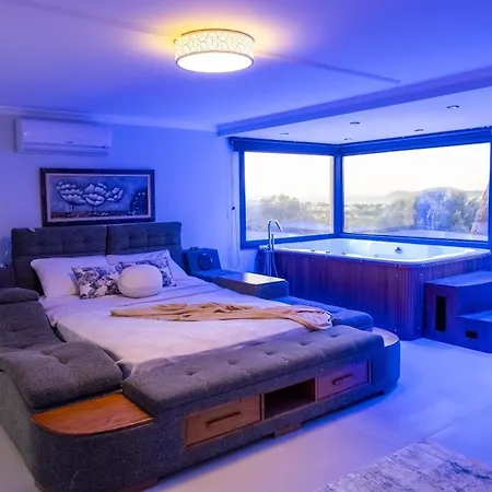 Private In The Forest With Pool And Jacuzzi Vila *