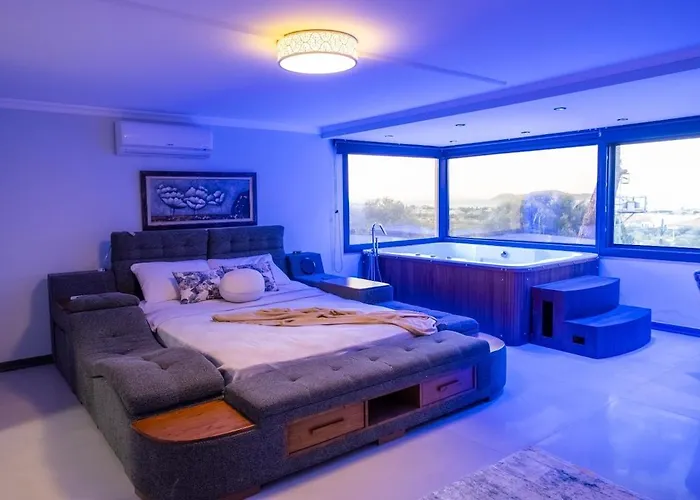 Private In The Forest With Pool And Jacuzzi 别墅 *
