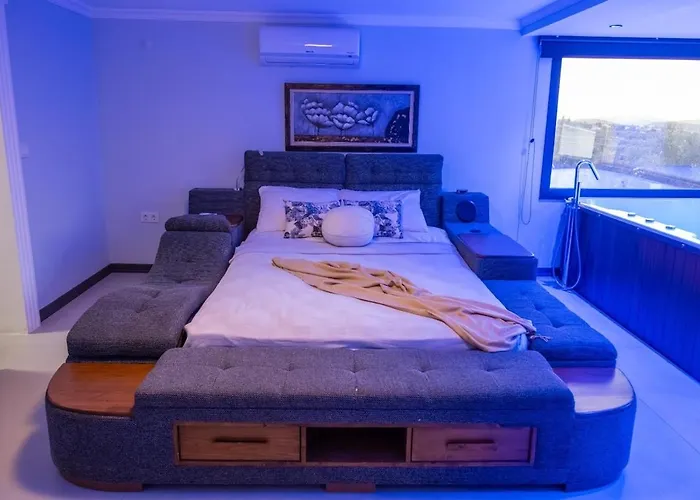 Private In The Forest With Pool And Jacuzzi